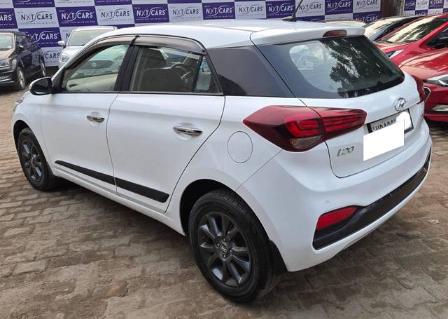 https://images10.gaadi.com/usedcar_image/4306114/original/processed_9c76bc5e046f922795e3c25720d14ba9.jpg?imwidth=6402