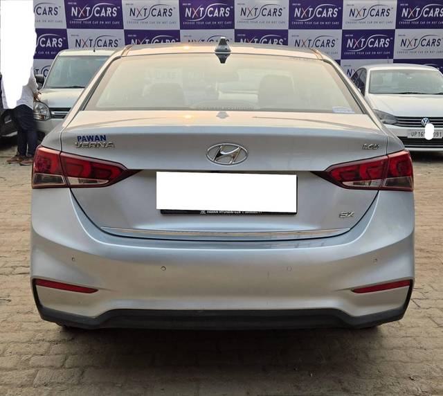 https://images10.gaadi.com/usedcar_image/4306135/original/processed_33b7278f1b1726bf4ad179634fd7df05.jpg?imwidth=6402