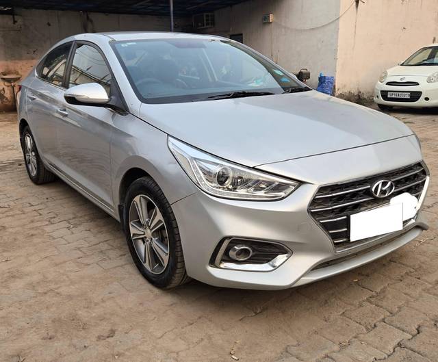 https://images10.gaadi.com/usedcar_image/4306135/original/processed_a6cea494366842e6ab5c21abccb40156.jpg?imwidth=6400