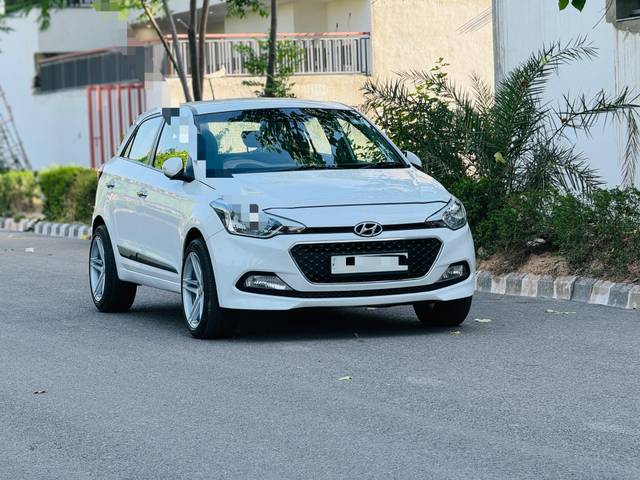 https://images10.gaadi.com/usedcar_image/4306151/original/4843f0e5a3749835edd872b178f8fa33.jpg?imwidth=6400