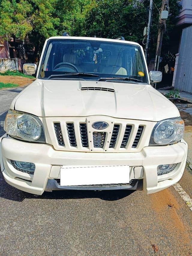 https://images10.gaadi.com/usedcar_image/4306152/original/processed_928be6d774f6e5eff9479222e14023be.jpg?imwidth=6400