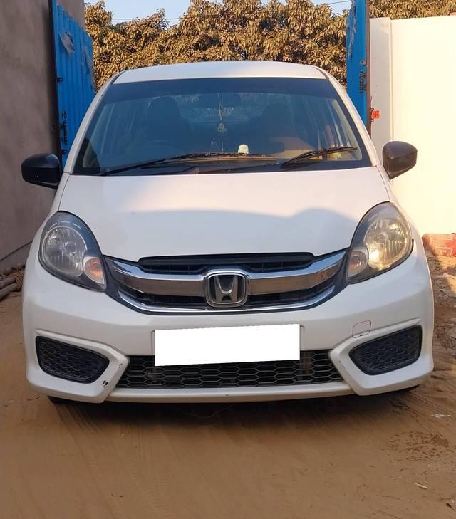 https://images10.gaadi.com/usedcar_image/4306190/original/processed_6517b87e39c8cd21e800d2a177a9a418.jpg?imwidth=6400