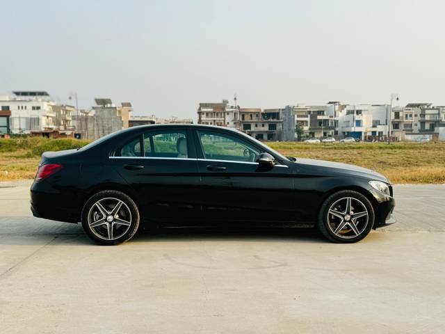 https://images10.gaadi.com/usedcar_image/4306196/original/6239816ac538cbad450b6fce9585d07f.jpg?imwidth=6401