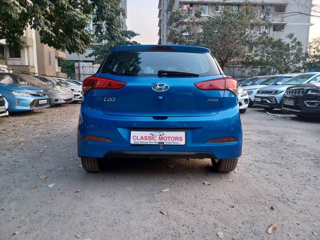 https://images10.gaadi.com/usedcar_image/4306199/original/processed_778106aae94de3e489f5d3c0c8a3beaa.jpeg?imwidth=6401