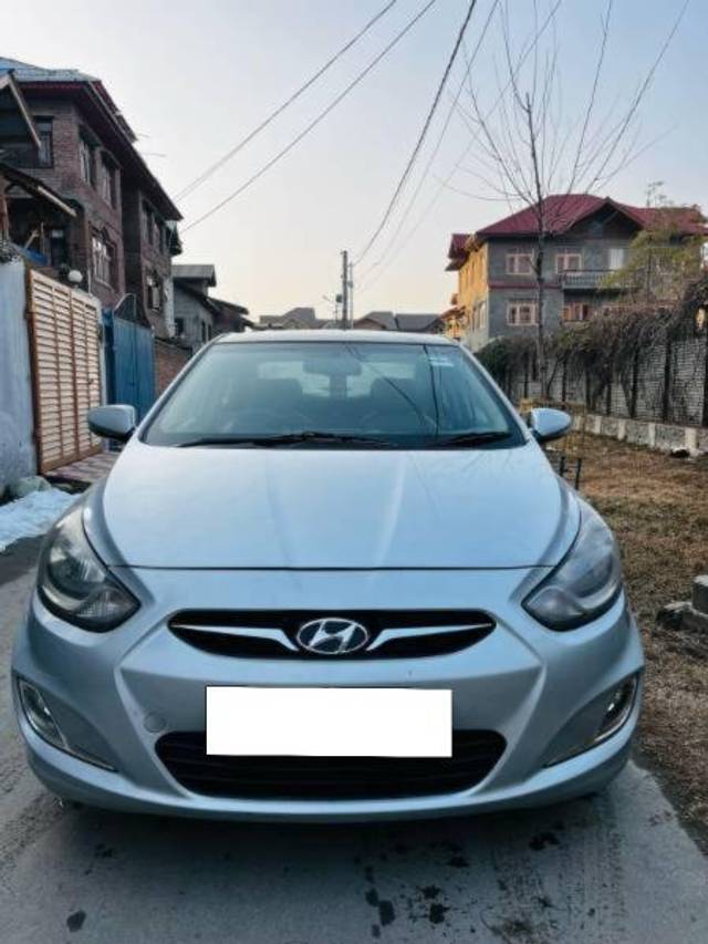 https://images10.gaadi.com/usedcar_image/4306208/original/processed_a95d53c3-42d7-4801-8290-a8ba1c7dd48c.jpg?imwidth=6401