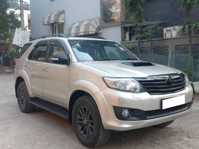 https://images10.gaadi.com/usedcar_image/4306220/original/processed_651992ddb5c68e0e087409887f428aa9.jpg?imwidth=6400