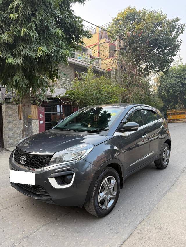 https://images10.gaadi.com/usedcar_image/4306252/original/processed_1ff305ba9bb92352fb58c79e2dd5a10b.jpg?imwidth=6402