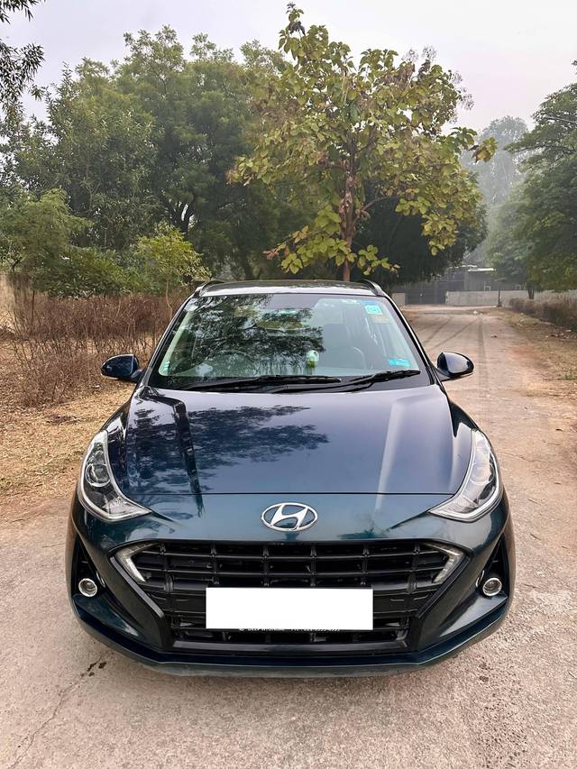 https://images10.gaadi.com/usedcar_image/4306267/original/processed_c5402e0fd28f48affa0996edb42b9522.jpg?imwidth=6402