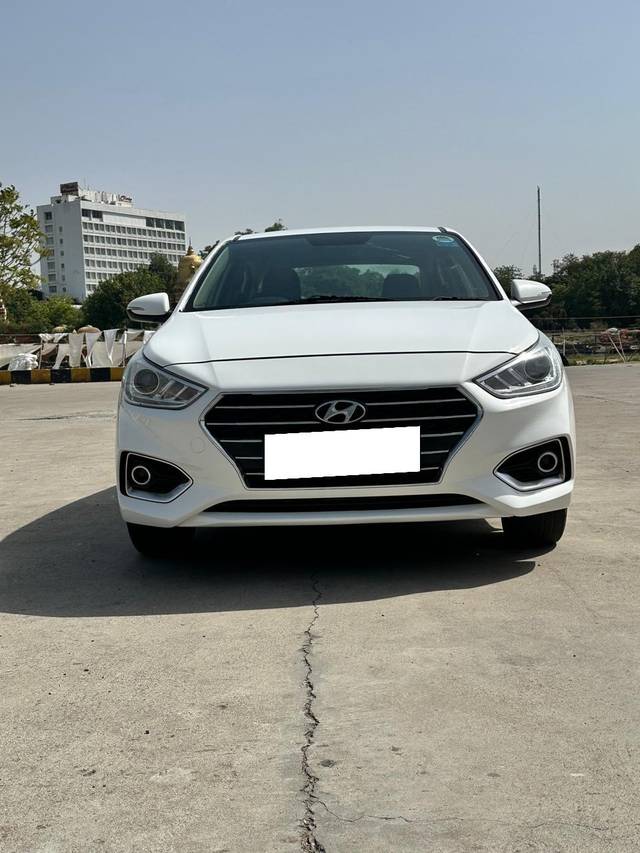 https://images10.gaadi.com/usedcar_image/4306281/original/processed_b7f3d5089509e1e1147cc60f9846afcc.jpg?imwidth=6402