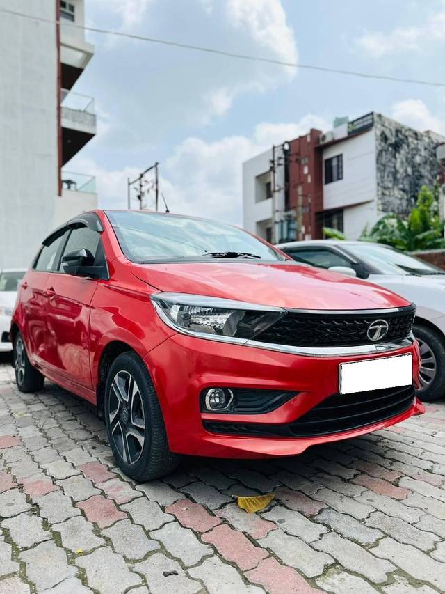 https://images10.gaadi.com/usedcar_image/4306315/original/processed_702f3f7c5d35ed5084a5fa9998f8551f.jpg?imwidth=6400