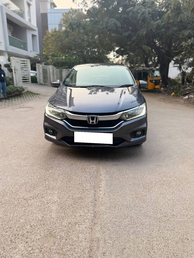 https://images10.gaadi.com/usedcar_image/4306343/original/processed_019a1aecb888b5911758ac5667f0d58a.jpg?imwidth=6400