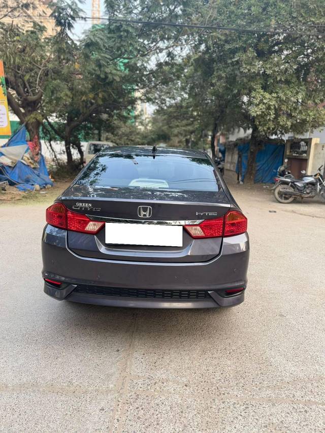 https://images10.gaadi.com/usedcar_image/4306343/original/processed_86fd2de68b25b4d704bc910dea19c367.jpg?imwidth=6402