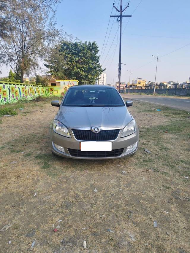 https://images10.gaadi.com/usedcar_image/4306344/original/processed_1b888ddda0e91f43af1e8747dd67feea.jpg?imwidth=6402