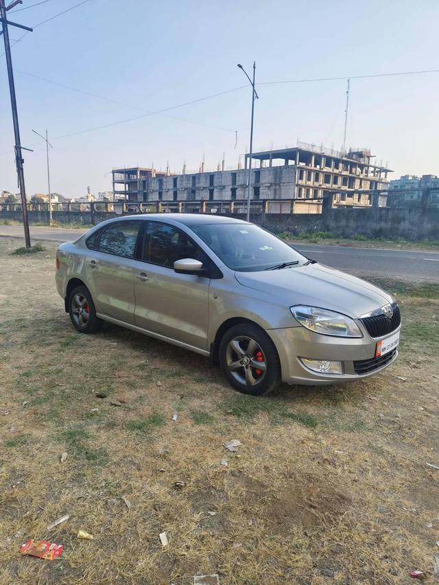 https://images10.gaadi.com/usedcar_image/4306344/original/processed_a1493989af851f1e2d84aa588e1a1008.jpg?imwidth=6400