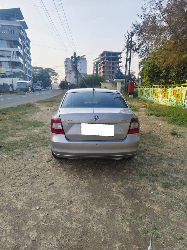 https://images10.gaadi.com/usedcar_image/4306344/original/processed_cbaeb6afdf3695546f9758f43fbc12ce.jpg?imwidth=6401