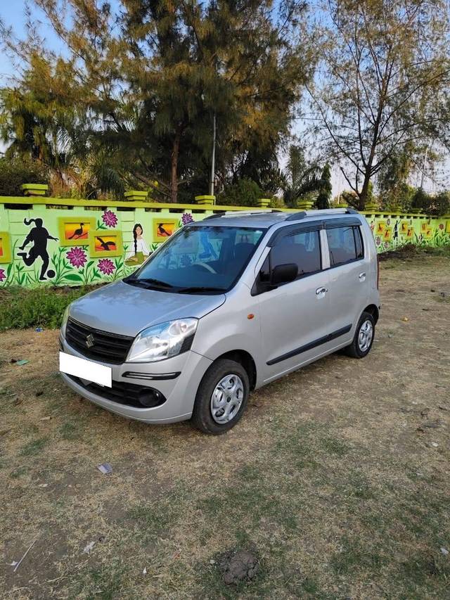 https://images10.gaadi.com/usedcar_image/4306349/original/processed_5ad15587be951f06ae281dfe8146720b.jpg?imwidth=6400