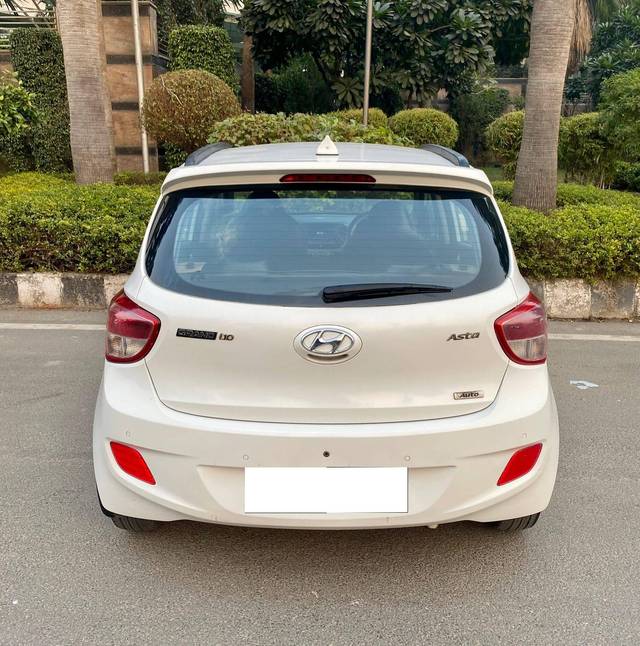 https://images10.gaadi.com/usedcar_image/4306357/original/processed_444437ec0cc9fe45faaf31d7c11b7e3b.jpg?imwidth=6402