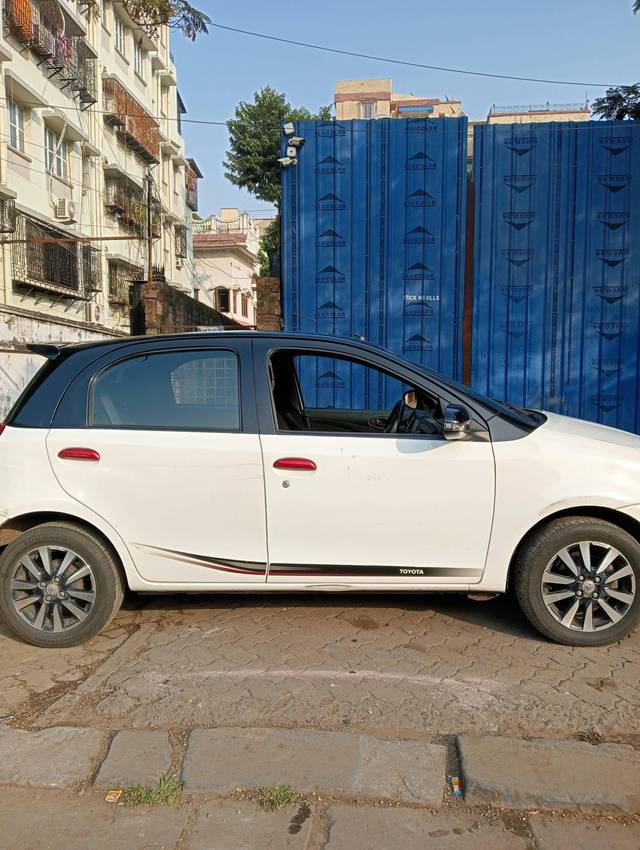 https://images10.gaadi.com/usedcar_image/4306372/original/processed_9ab0115cdc170c3291812ae54f32c752.jpg?imwidth=6401