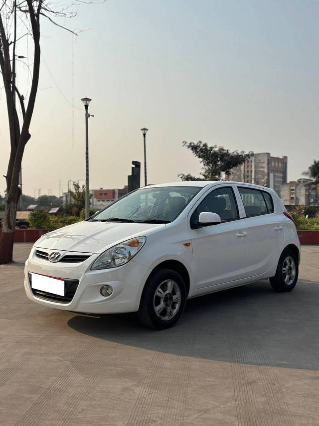 https://images10.gaadi.com/usedcar_image/4306379/original/processed_746387e49da5b902615c69654c08059a.jpg?imwidth=6400