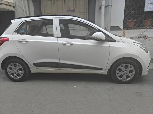 https://images10.gaadi.com/usedcar_image/4306399/original/processed_a3c0c576-5c84-40f7-b15e-624c979f6ab7.jpg?imwidth=6401