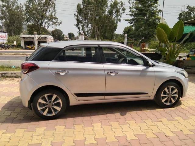 https://images10.gaadi.com/usedcar_image/4306432/original/2a2738cd615784504ca70fd6e3457fae.jpg?imwidth=6402