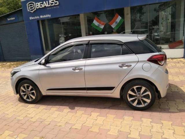 https://images10.gaadi.com/usedcar_image/4306432/original/6e41262d2b90cc25fbab1da8d3498107.jpg?imwidth=6401