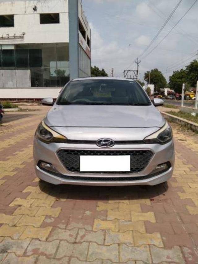 https://images10.gaadi.com/usedcar_image/4306432/original/80ab3af78b518810cc6ce86c40af7c34.jpg?imwidth=6400