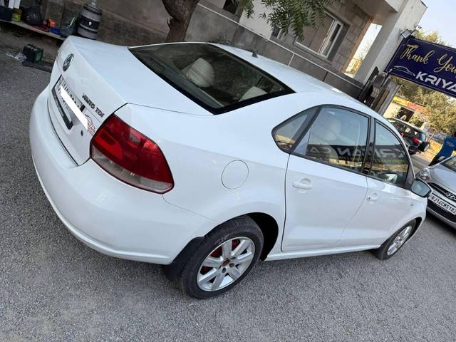 https://images10.gaadi.com/usedcar_image/4306461/original/processed_ab2df66a1077f223a0a5d1c65dfe8e15.jpg?imwidth=6400