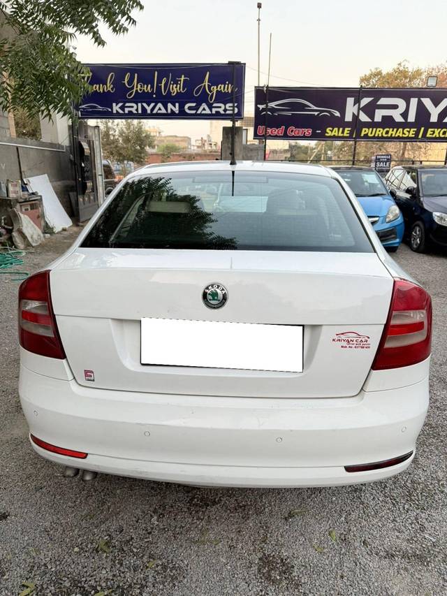 https://images10.gaadi.com/usedcar_image/4306465/original/processed_fb98e1ed8ea3d9ce4ab2fbbe2a4f1012.jpg?imwidth=6402