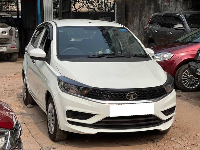 https://images10.gaadi.com/usedcar_image/4306483/original/processed_0b486d1df59204848069b8a2cf512b0a.jpg?imwidth=6400