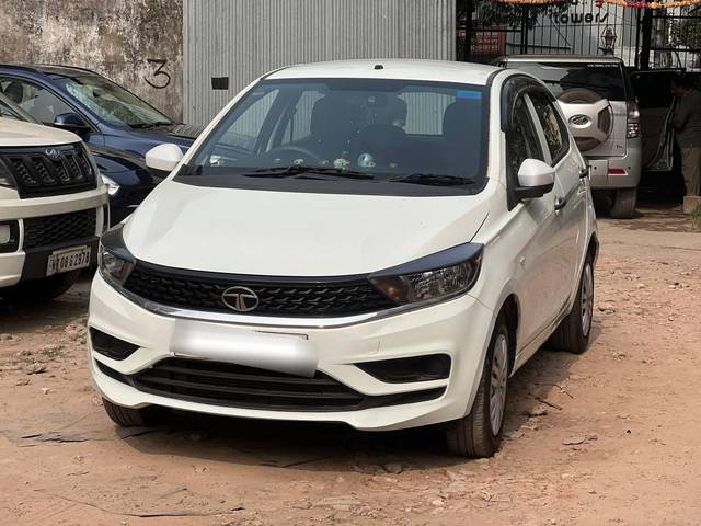 https://images10.gaadi.com/usedcar_image/4306483/original/processed_4e56bbea9ecd25ab319026bd7a9e8830.jpg?imwidth=6402