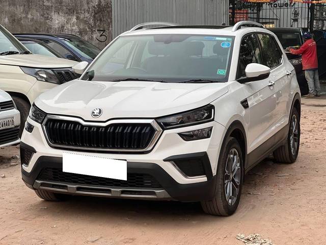 https://images10.gaadi.com/usedcar_image/4306487/original/processed_aa27a64a62122f5f5b3ac69797c4f529.jpg?imwidth=6402