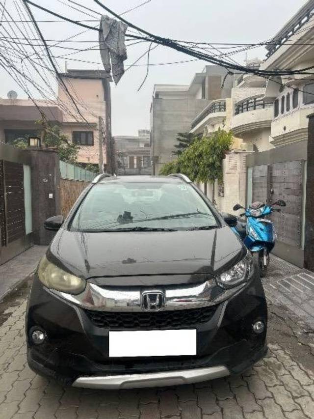 https://images10.gaadi.com/usedcar_image/4306521/original/processed_3c872ed2-2531-4311-a315-eb6df62f5f60.jpg?imwidth=6400