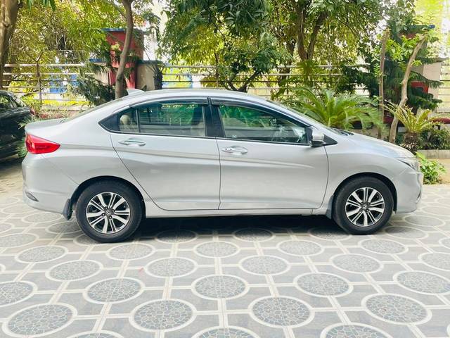 https://images10.gaadi.com/usedcar_image/4306542/original/aad50d253c27d9ae9e6f76acaef5781e.jpg?imwidth=6401