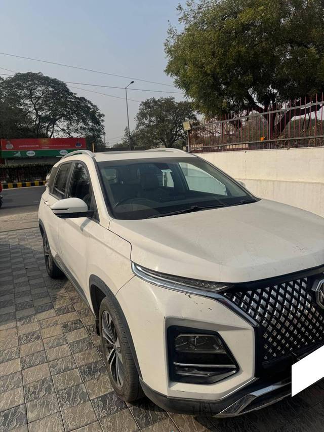 https://images10.gaadi.com/usedcar_image/4306564/original/processed_541e6fd0480e08733de2550183bdee63.jpg?imwidth=6401