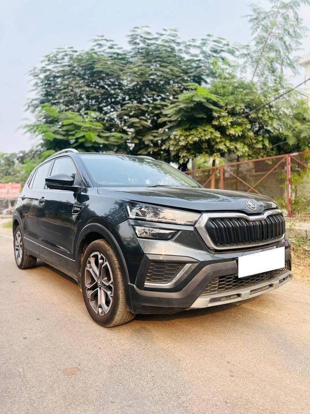 https://images10.gaadi.com/usedcar_image/4306574/original/processed_22f8761e4d2c77c3e212ae3a0336848a.jpg?imwidth=6400