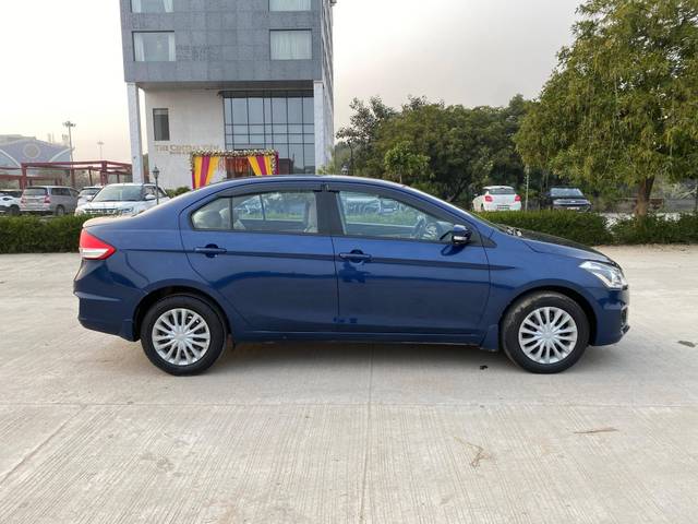 https://images10.gaadi.com/usedcar_image/4306577/original/processed_26ae5dd0ccfab3e15549afb6d4bc560a.jpg?imwidth=6401