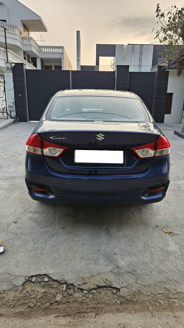 https://images10.gaadi.com/usedcar_image/4306577/original/processed_6fa8954b267d91fa0ca6e12feed90a49.jpg?imwidth=6401