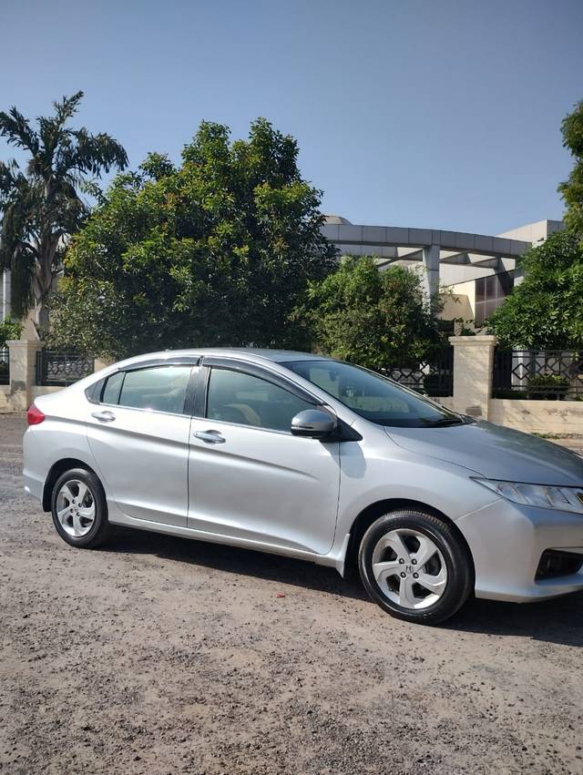 https://images10.gaadi.com/usedcar_image/4306586/original/85f41c34b2abd40278e10dde600f71ad.jpg?imwidth=6400