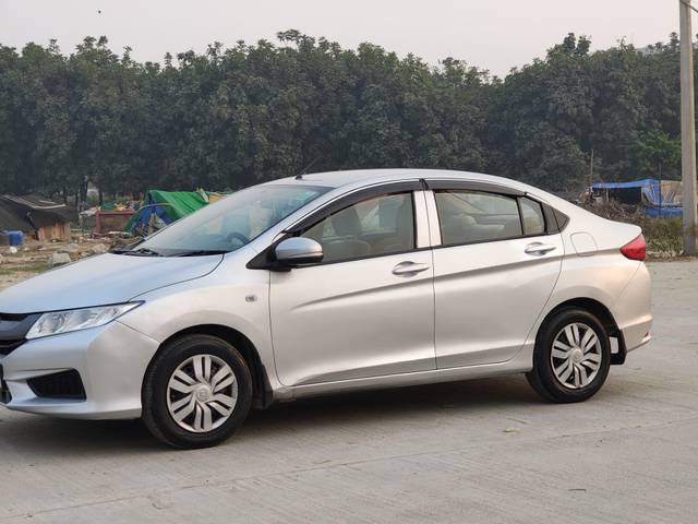 https://images10.gaadi.com/usedcar_image/4306593/original/processed_58e7a59225084cd4790749d61979c9da.jpg?imwidth=6400