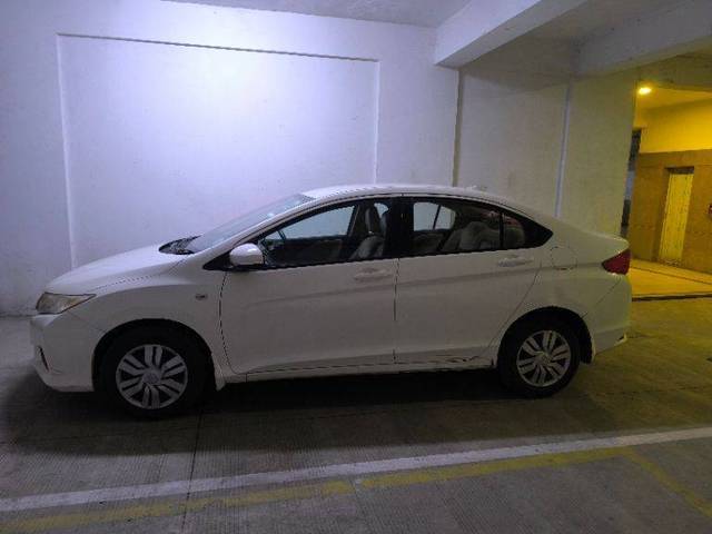 https://images10.gaadi.com/usedcar_image/4306863/original/b4ffdf614412681921131f90fe7609c1.jpg?imwidth=6402