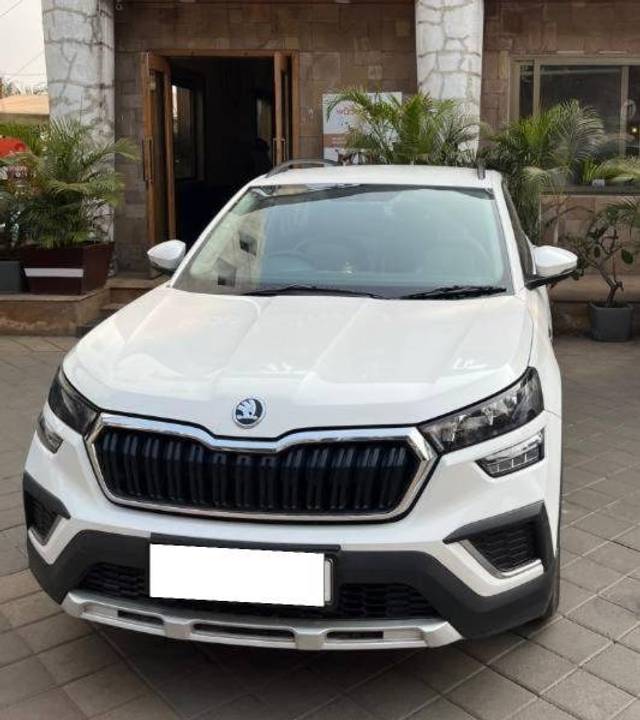 https://images10.gaadi.com/usedcar_image/4306939/original/7ce516a69c7f79b51fda838355ce2187.jpeg?imwidth=6400