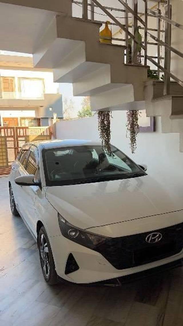 https://images10.gaadi.com/usedcar_image/4306981/original/processed_fc89f0e8-6293-4795-a762-bbc8d6382415.jpg?imwidth=6401