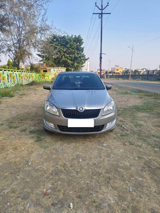 https://images10.gaadi.com/usedcar_image/4306996/original/processed_208786b59c4f715e46cbb9d0fb1df4f1.jpg?imwidth=6402