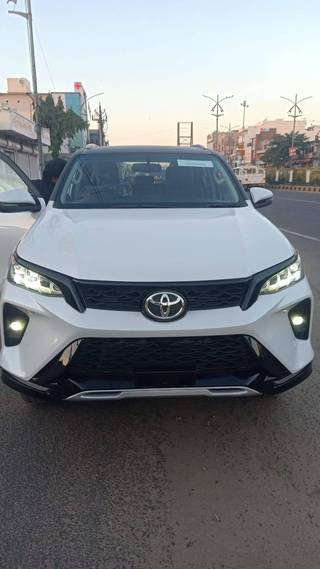 Toyota Fortuner Legender Toyota Fortuner Legender 4x2 AT