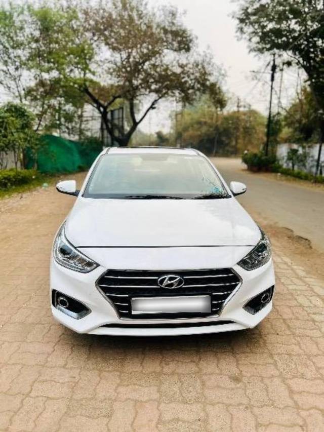 https://images10.gaadi.com/usedcar_image/4307098/original/processed_a2a3ed9d-cfc2-4526-ad1d-6b82b2db20cd.jpg?imwidth=6402