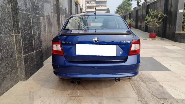 https://images10.gaadi.com/usedcar_image/4307130/original/processed_5c2361a0f7f489344549b3a53b286819.jpg?imwidth=6402