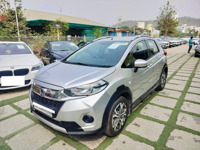 https://images10.gaadi.com/usedcar_image/4307147/original/processed_fef57caf1908aa1706857d90a8b2db1e.jpg?imwidth=6401