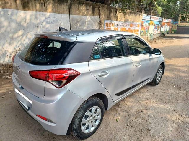 https://images10.gaadi.com/usedcar_image/4307163/original/processed_45f3e8cc0a39ffe5259989f68c3cc641.jpg?imwidth=6401