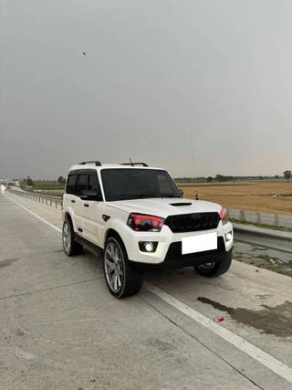 Mahindra Scorpio 2014-2022 Mahindra Scorpio S5 BSIV